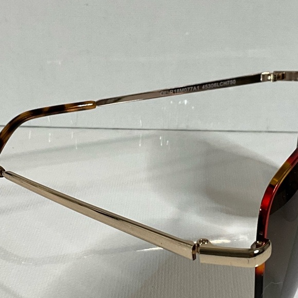 Elegant Tortoise Shell Sunglasses - Picture 3 of 5